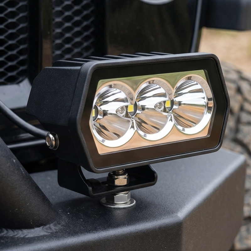 Світлодіодна LED фара дальнього світла SPOT W0715F-P7 15Вт Osram 3×5Вт 85×45×50 мм (03688)